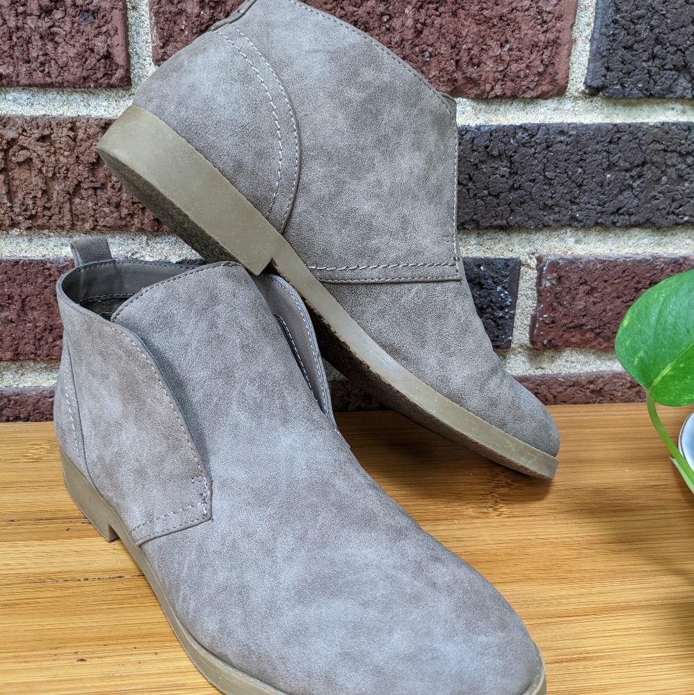 Indigo Rd women's brown ankle booties size 7.5